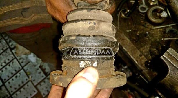 Пыльник рулевой рейки Nissan MURANO 04-07 FX35 07- LFI B26121